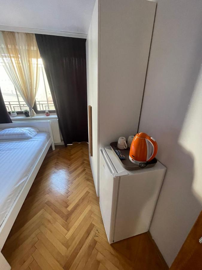 Guesthouse 12A Prishtinë Ngoại thất bức ảnh