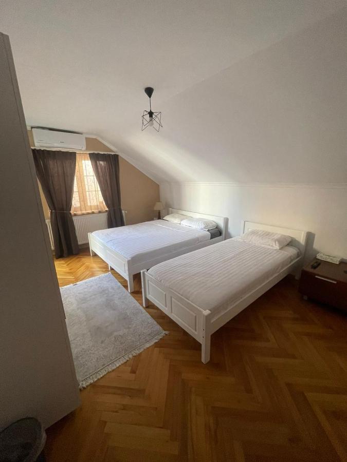 Guesthouse 12A Prishtinë Ngoại thất bức ảnh
