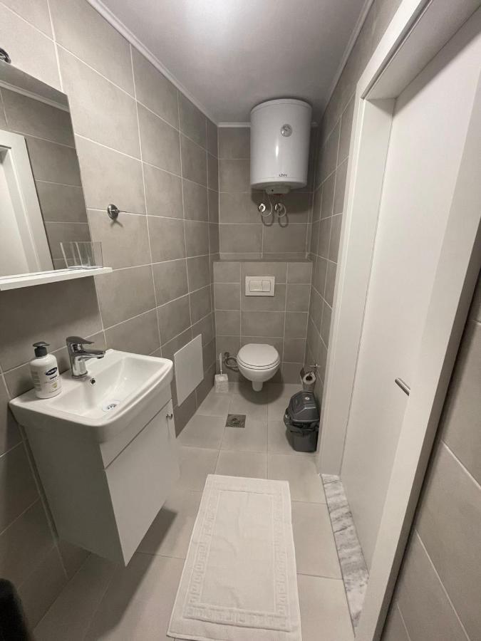 Guesthouse 12A Prishtinë Ngoại thất bức ảnh