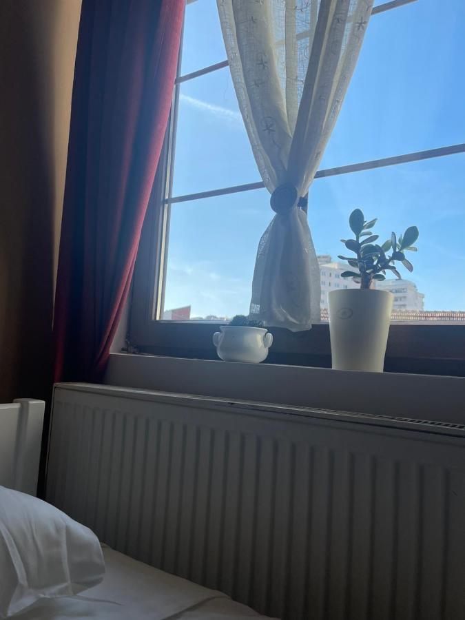 Guesthouse 12A Prishtinë Ngoại thất bức ảnh