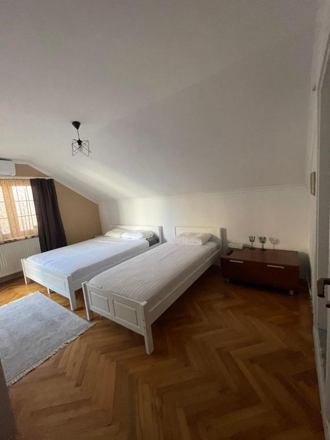 Guesthouse 12A Prishtinë Ngoại thất bức ảnh