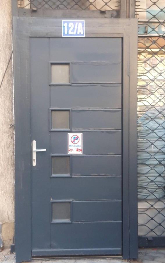 Guesthouse 12A Prishtinë Ngoại thất bức ảnh