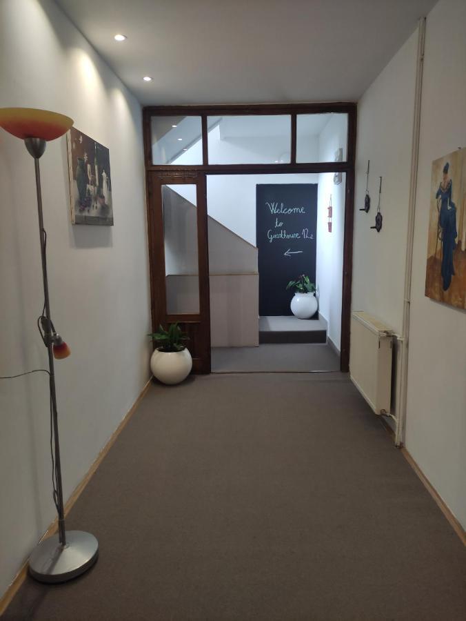 Guesthouse 12A Prishtinë Ngoại thất bức ảnh